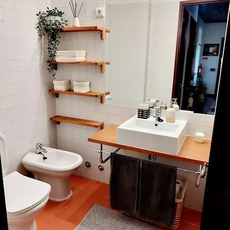 Charming Avenue Apartment *