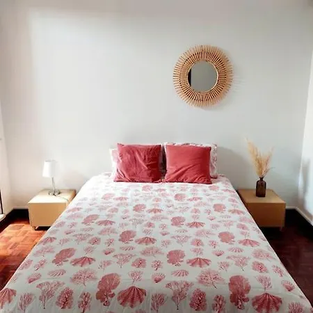 Charming Avenue Apartment *