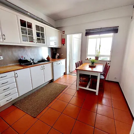 Charming Avenue Apartment *